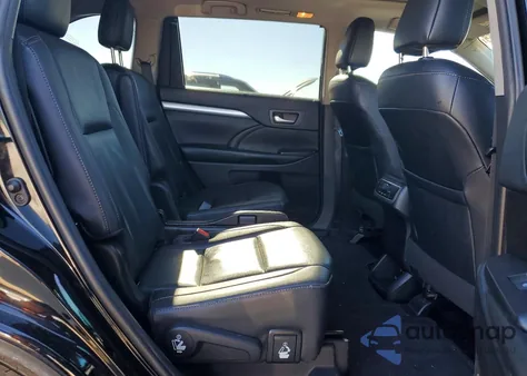 2019 Toyota Highlander Se z USA, uszkodzony, nr VIN 5TDKZRFH8KS337922